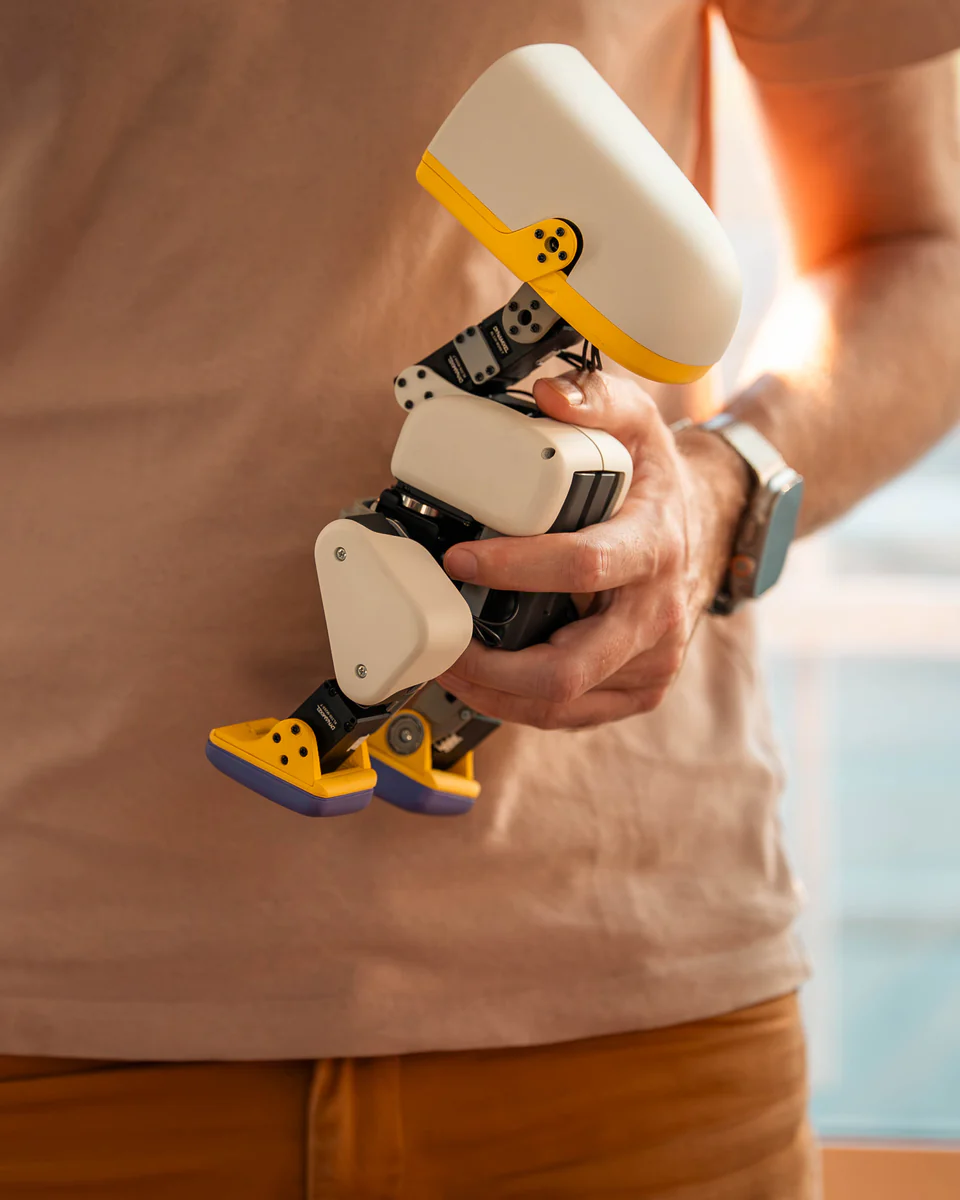 A person carrying a Microduck one-handed, showing how small and light it is